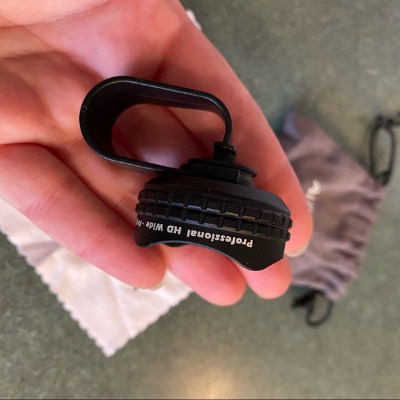 AUKEY Ora iPhone Lens, 110° Wide Angle Clip-on Cell Phone Camera Lens - Picture 6 of 10